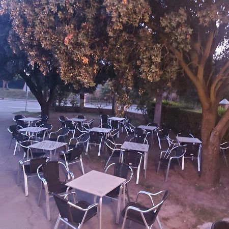 Hostal Linares Villanueva de Argano Luaran gambar